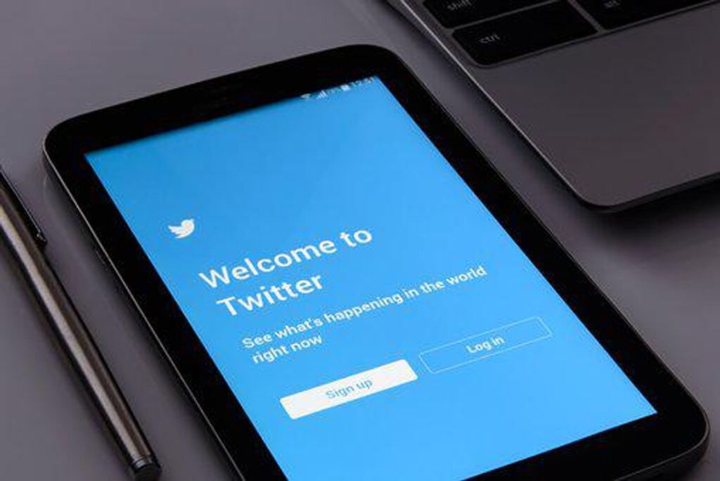 How to Have 16000 Followers on Twitter