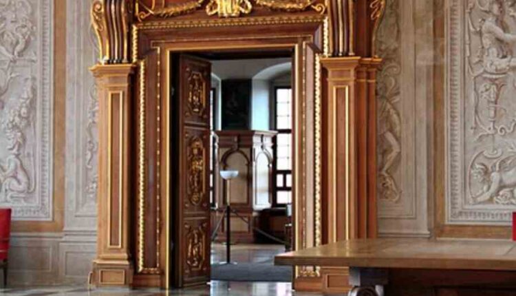 What are in mansions?