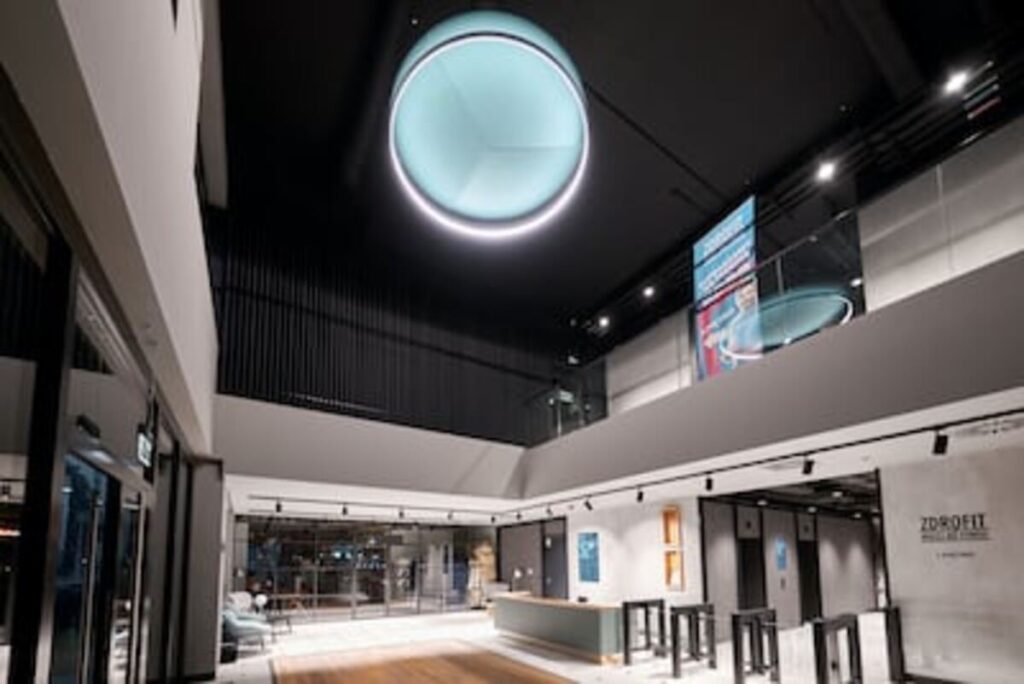 vacuum insulating glass