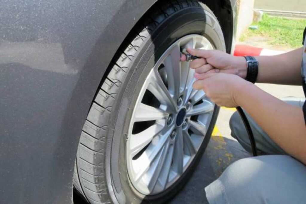 Continental Control Contact Tour A/S Plus Tire